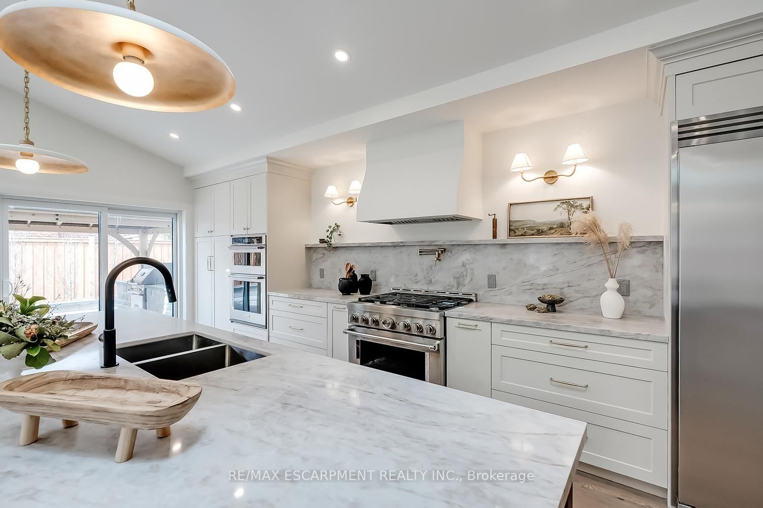 Detached House for sale at 251 Glen Afton Drive, Burlington, Ontario, L7L 1G8 - Shoreacres - MLS: W12898604