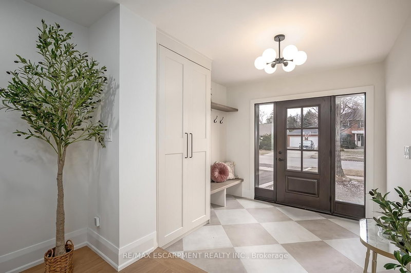 251 Glen Afton Dr, Burlington, L7L 1G8 | Image 2