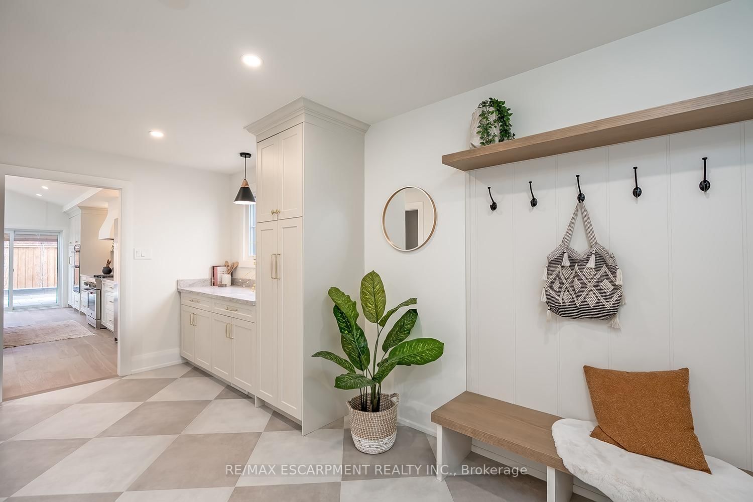 Detached House for sale at 251 Glen Afton Drive, Burlington, Ontario, L7L 1G8 - Shoreacres - MLS: W12898604