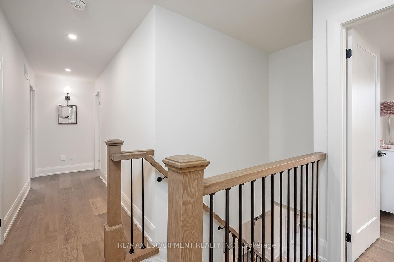 Detached House for sale at 251 Glen Afton Drive, Burlington, Ontario, L7L 1G8 - Shoreacres - MLS: W12898604