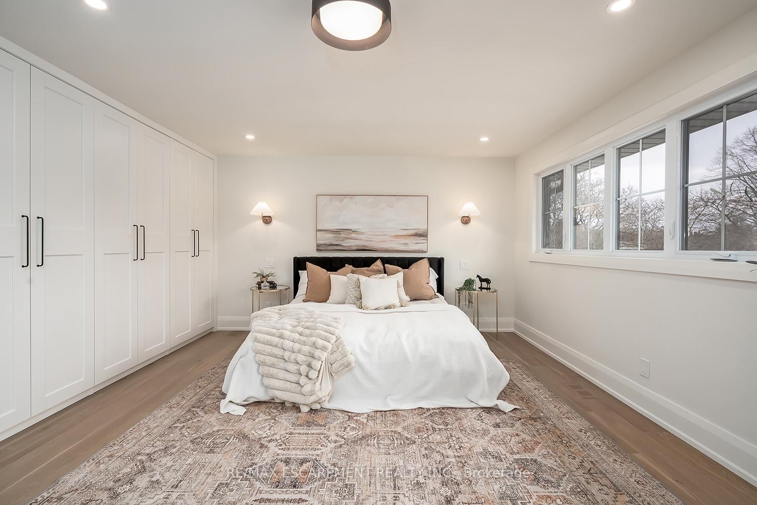 Detached House for sale at 251 Glen Afton Drive, Burlington, Ontario, L7L 1G8 - Shoreacres - MLS: W12898604