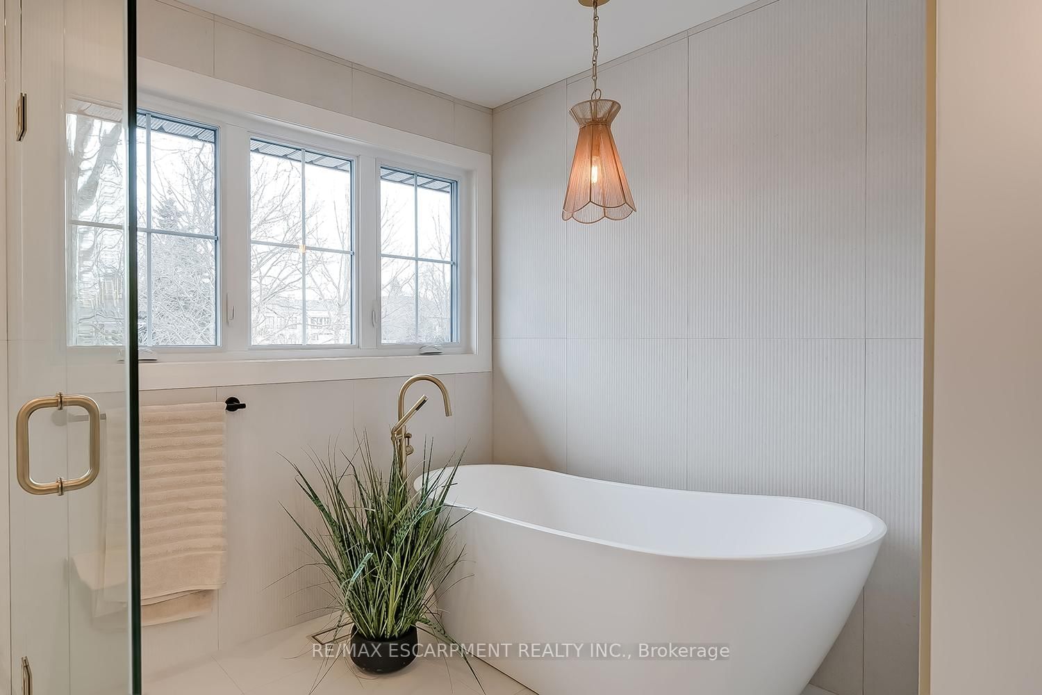 Detached House for sale at 251 Glen Afton Drive, Burlington, Ontario, L7L 1G8 - Shoreacres - MLS: W12898604