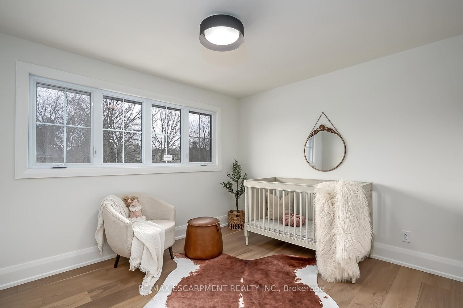 Detached House for sale at 251 Glen Afton Drive, Burlington, Ontario, L7L 1G8 - Shoreacres - MLS: W12898604