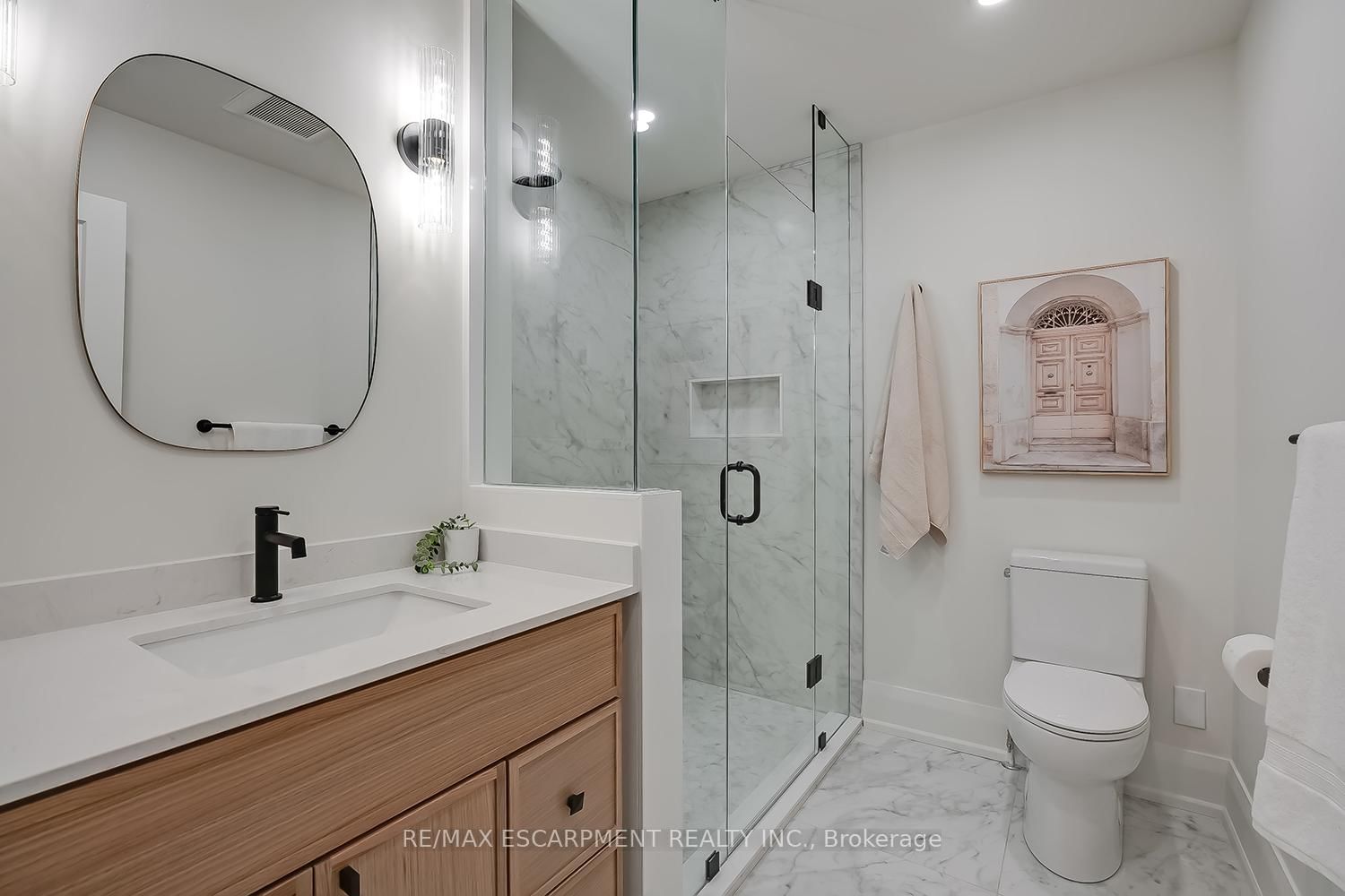 Detached House for sale at 251 Glen Afton Drive, Burlington, Ontario, L7L 1G8 - Shoreacres - MLS: W12898604