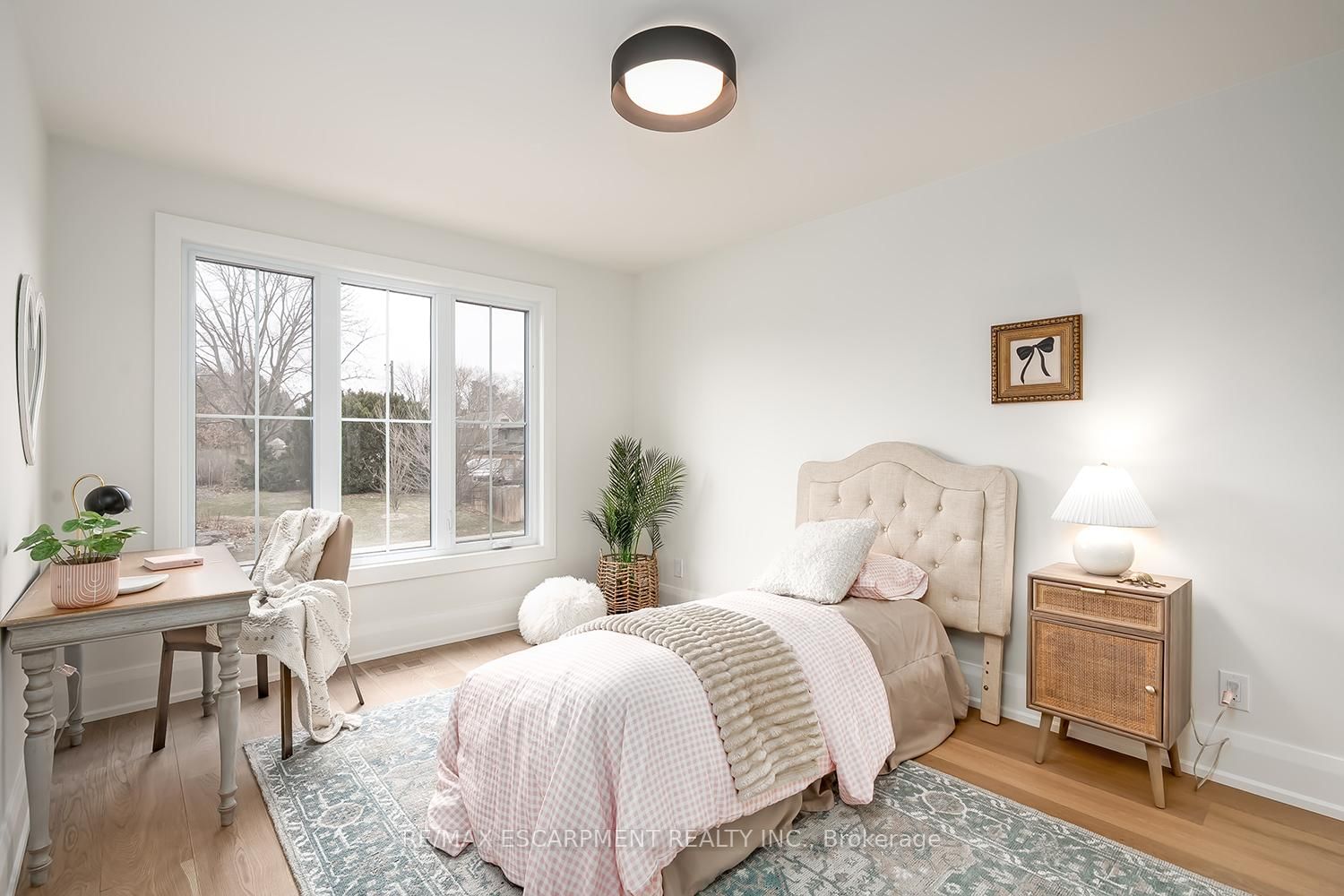 Detached House for sale at 251 Glen Afton Drive, Burlington, Ontario, L7L 1G8 - Shoreacres - MLS: W12898604