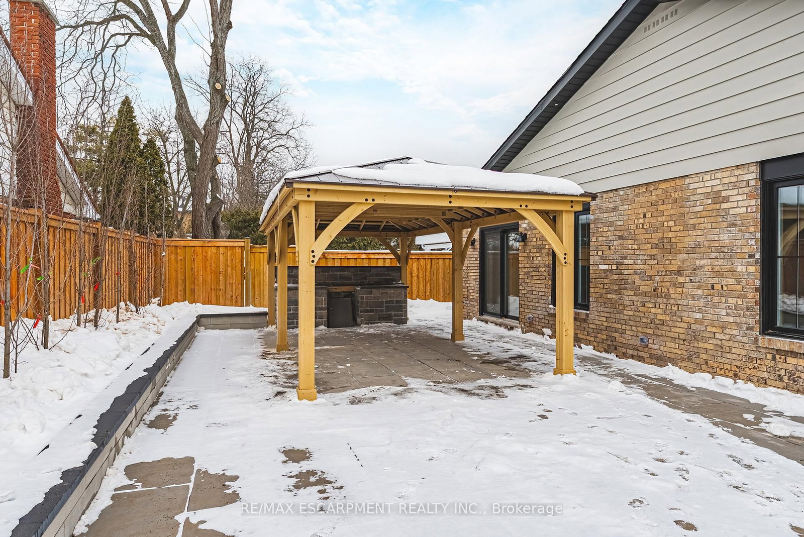 Detached House for sale at 251 Glen Afton Drive, Burlington, Ontario, L7L 1G8 - Shoreacres - MLS: W12898604