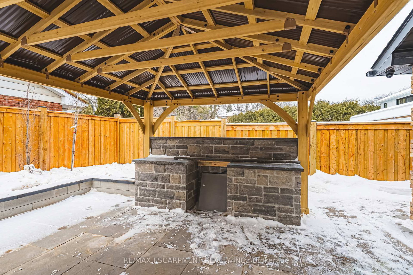 Detached House for sale at 251 Glen Afton Drive, Burlington, Ontario, L7L 1G8 - Shoreacres - MLS: W12898604