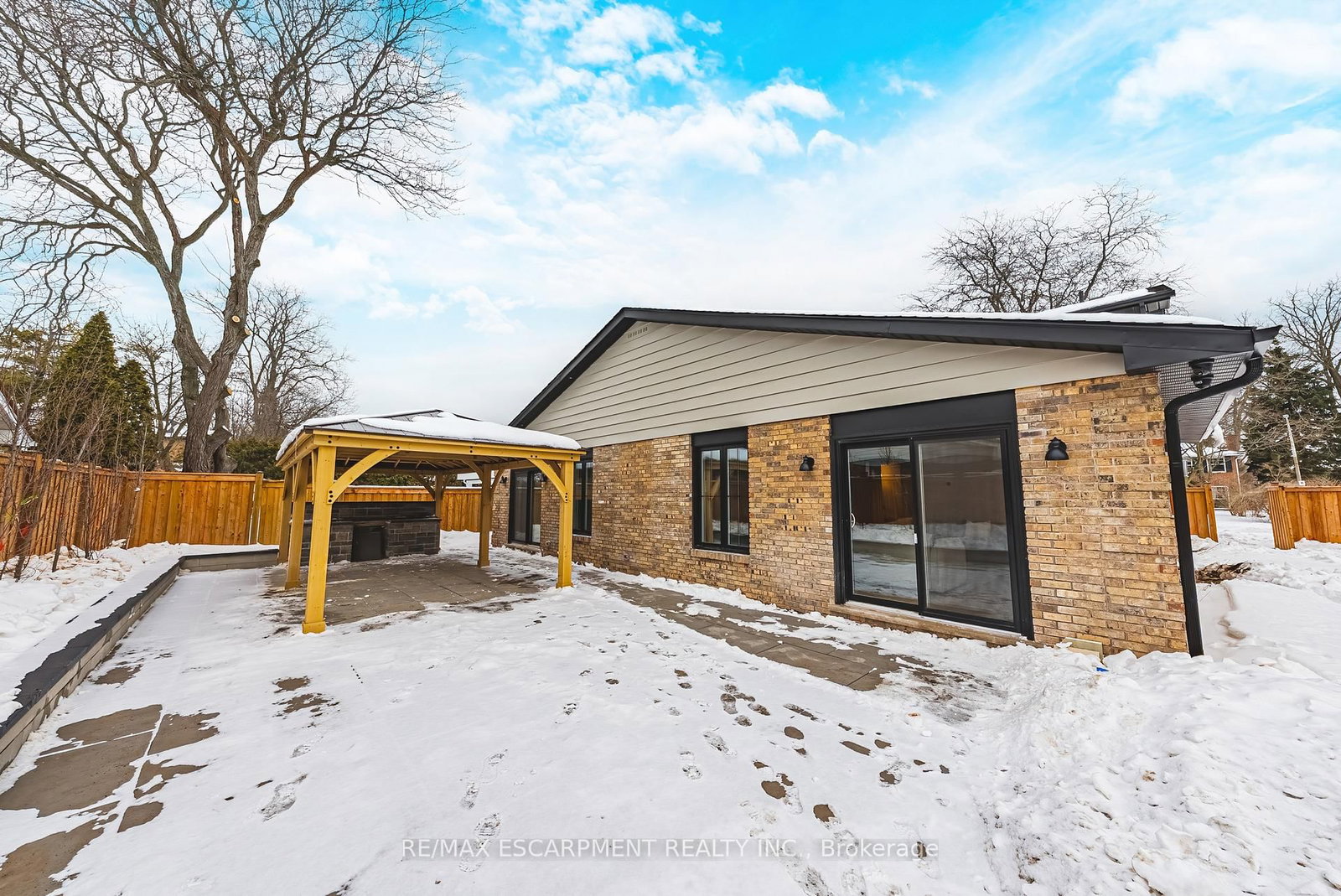 Detached House for sale at 251 Glen Afton Drive, Burlington, Ontario, L7L 1G8 - Shoreacres - MLS: W12898604