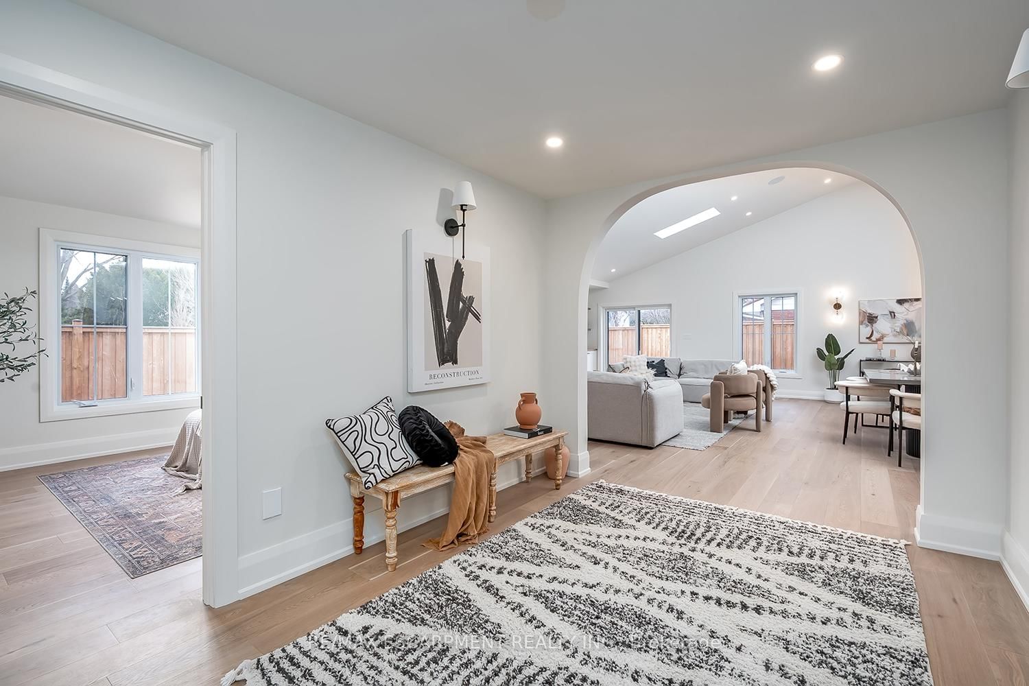 Detached House for sale at 251 Glen Afton Drive, Burlington, Ontario, L7L 1G8 - Shoreacres - MLS: W12898604