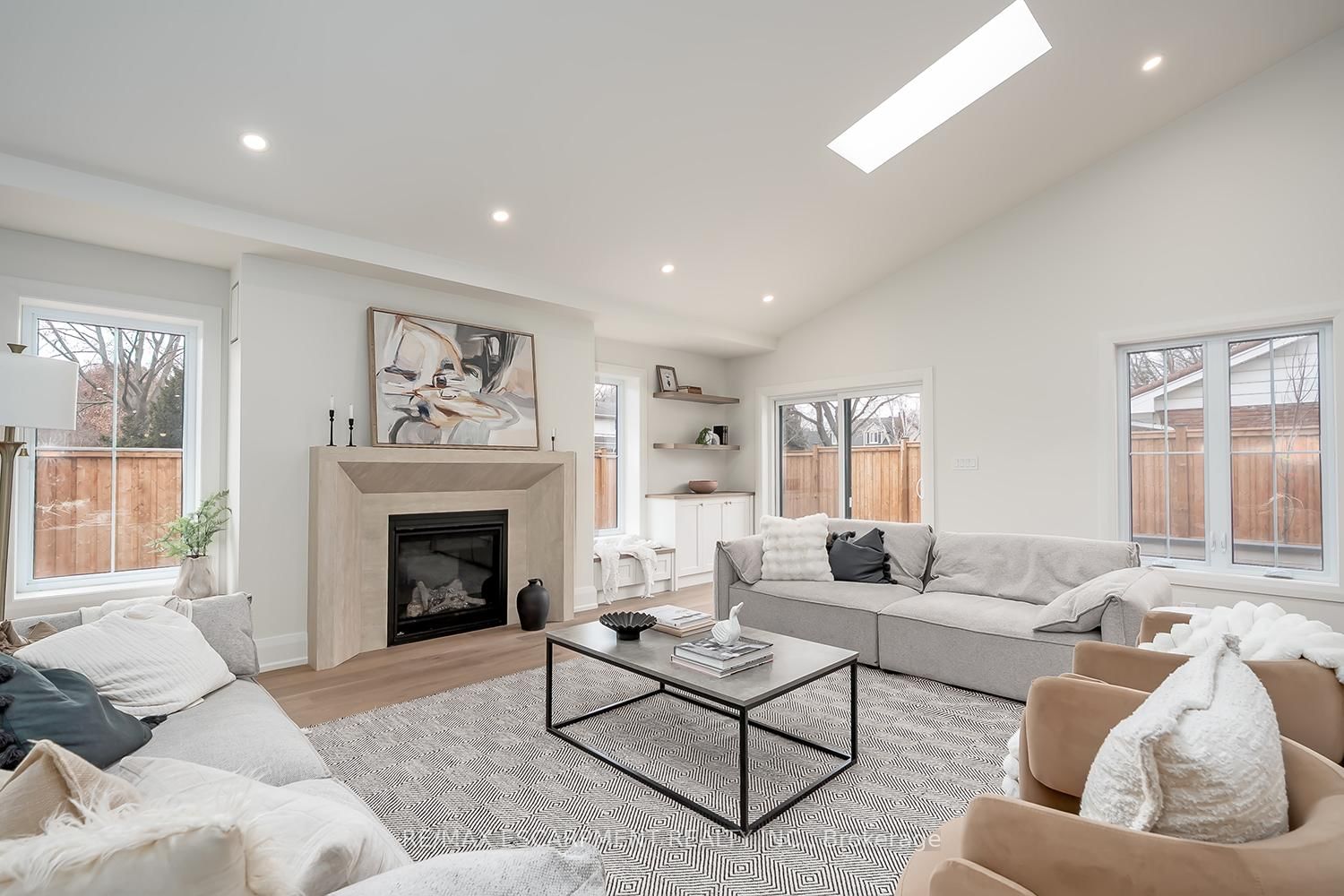 Detached House for sale at 251 Glen Afton Drive, Burlington, Ontario, L7L 1G8 - Shoreacres - MLS: W12898604