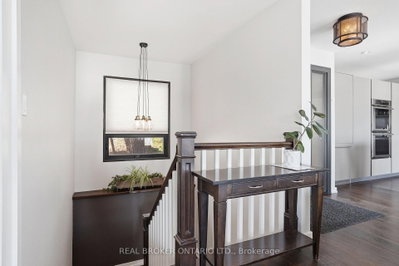 868 Danforth Place • Burlington, ON photo 8