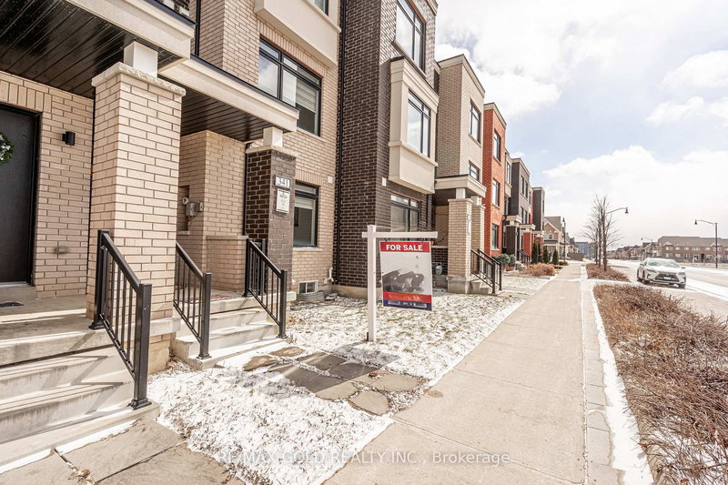 341 Veterans Dr, Brampton, L7A 0B2 | Image 2