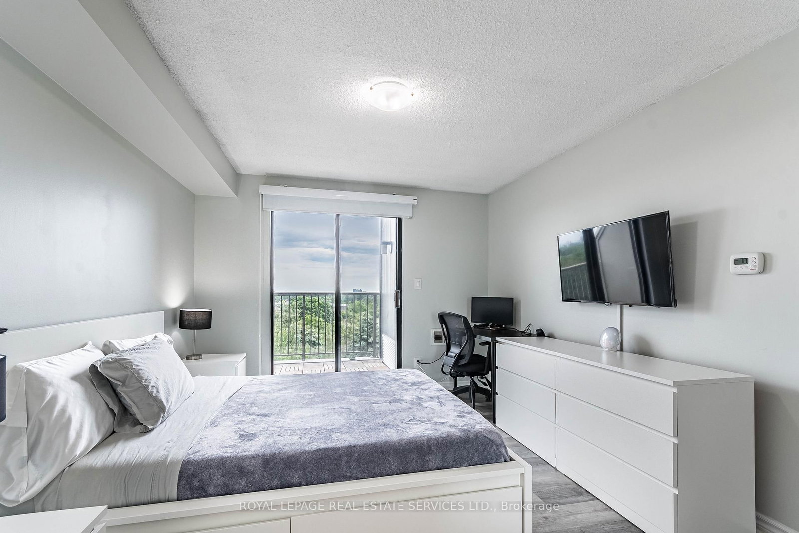 Condo for sale at 619-1000 Cedarglen Gate, Mississauga, Ontario, L5C 3Z5 - Erindale - MLS: W12899412