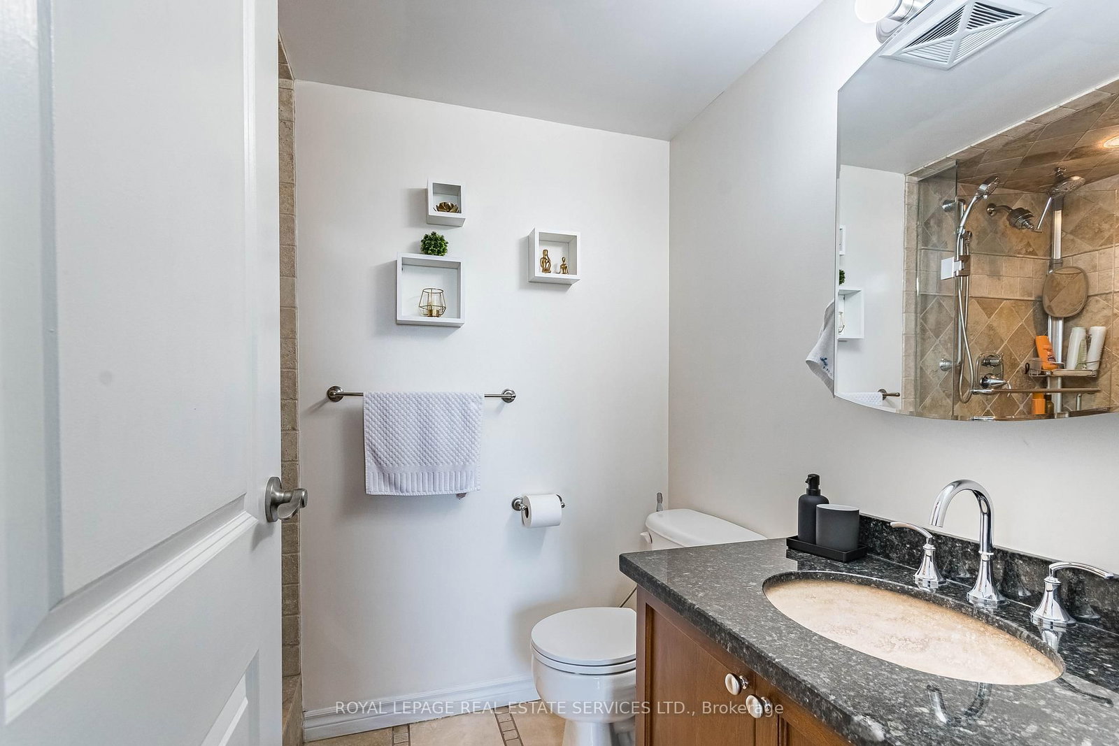 Condo for sale at 619-1000 Cedarglen Gate, Mississauga, Ontario, L5C 3Z5 - Erindale - MLS: W12899412