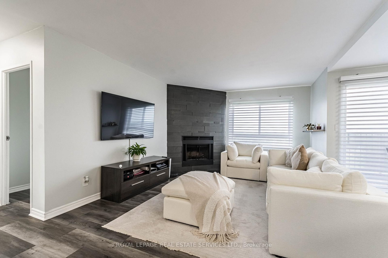 Condo for sale at 619-1000 Cedarglen Gate, Mississauga, Ontario, L5C 3Z5 - Erindale - MLS: W12899412