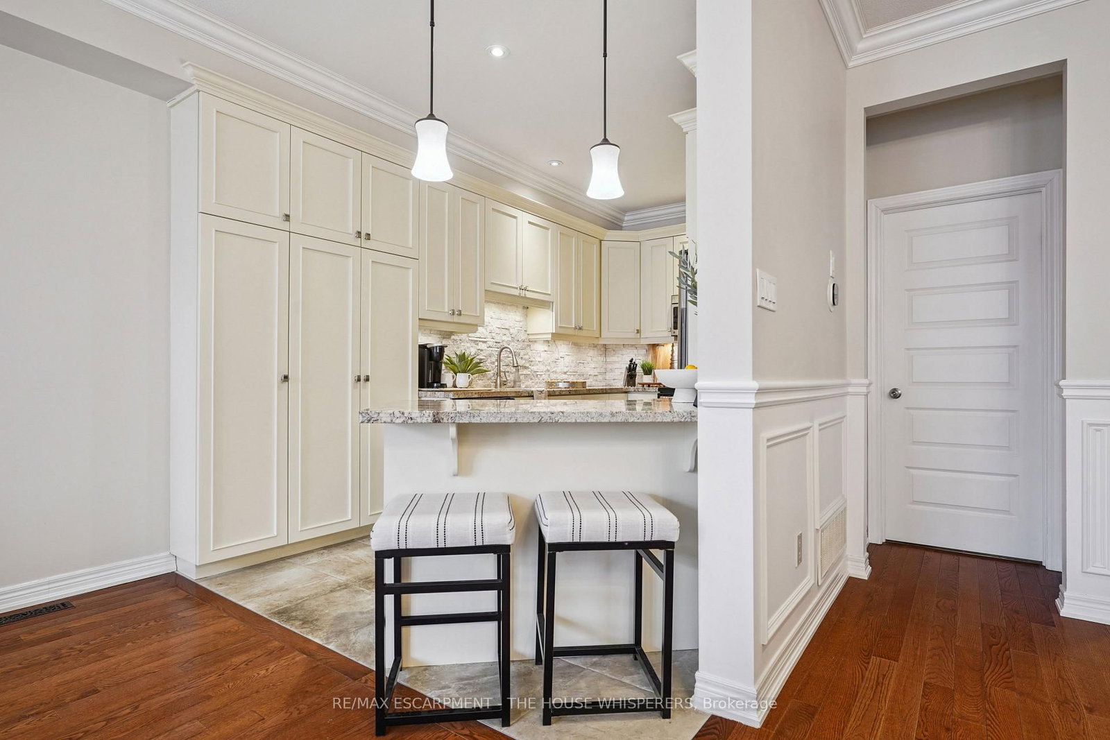 Townhouse for sale at 29-181 Plains Road, Burlington, Ontario, L7T 0B1 - Bayview - MLS: W12899486