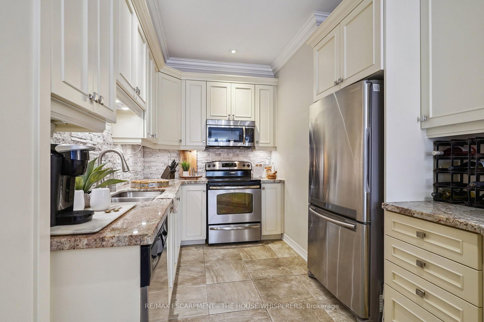 Townhouse for sale at 29-181 Plains Road, Burlington, Ontario, L7T 0B1 - Bayview - MLS: W12899486