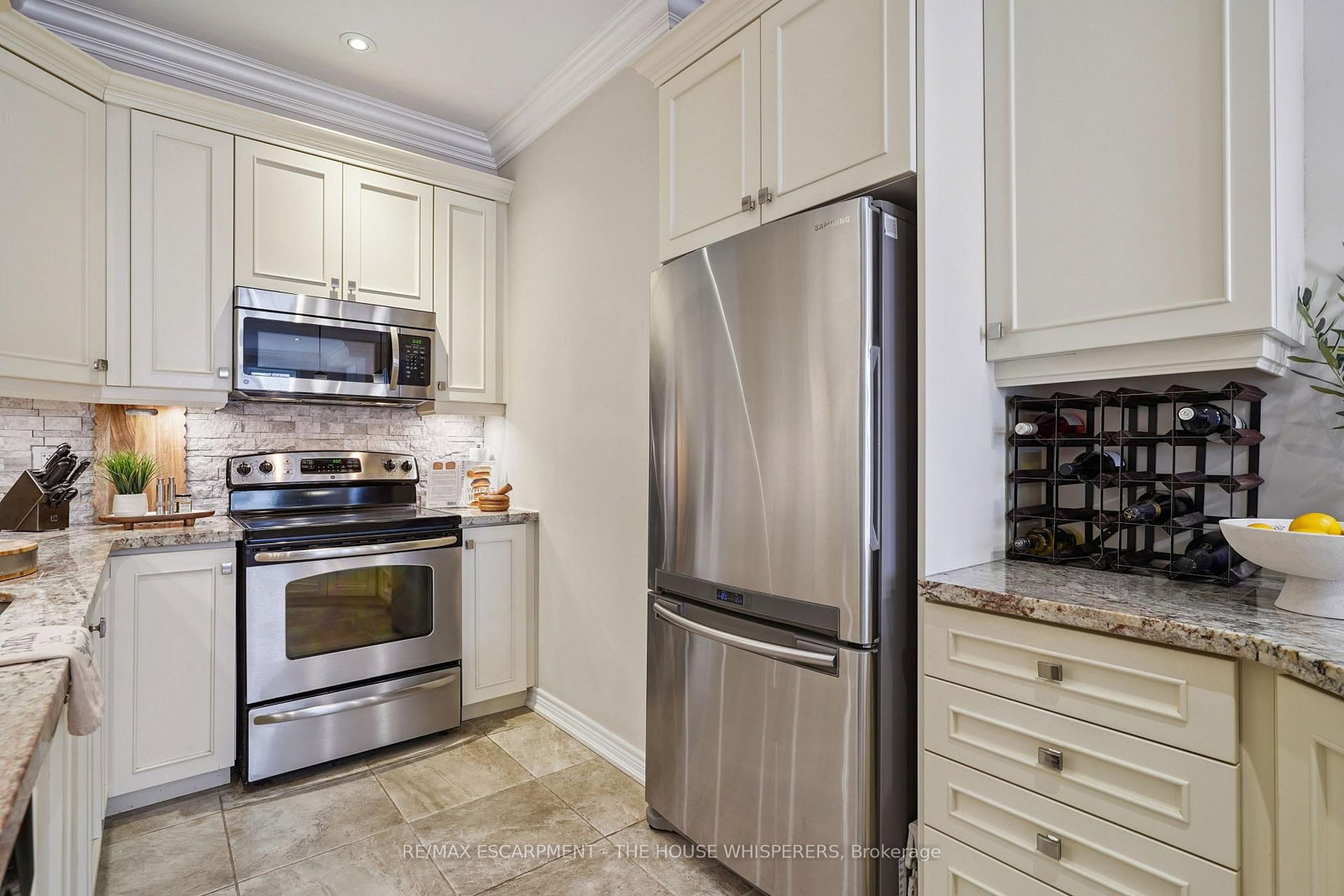 Townhouse for sale at 29-181 Plains Road, Burlington, Ontario, L7T 0B1 - Bayview - MLS: W12899486