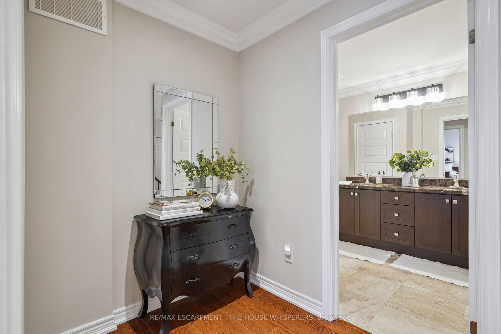 Townhouse for sale at 29-181 Plains Road, Burlington, Ontario, L7T 0B1 - Bayview - MLS: W12899486