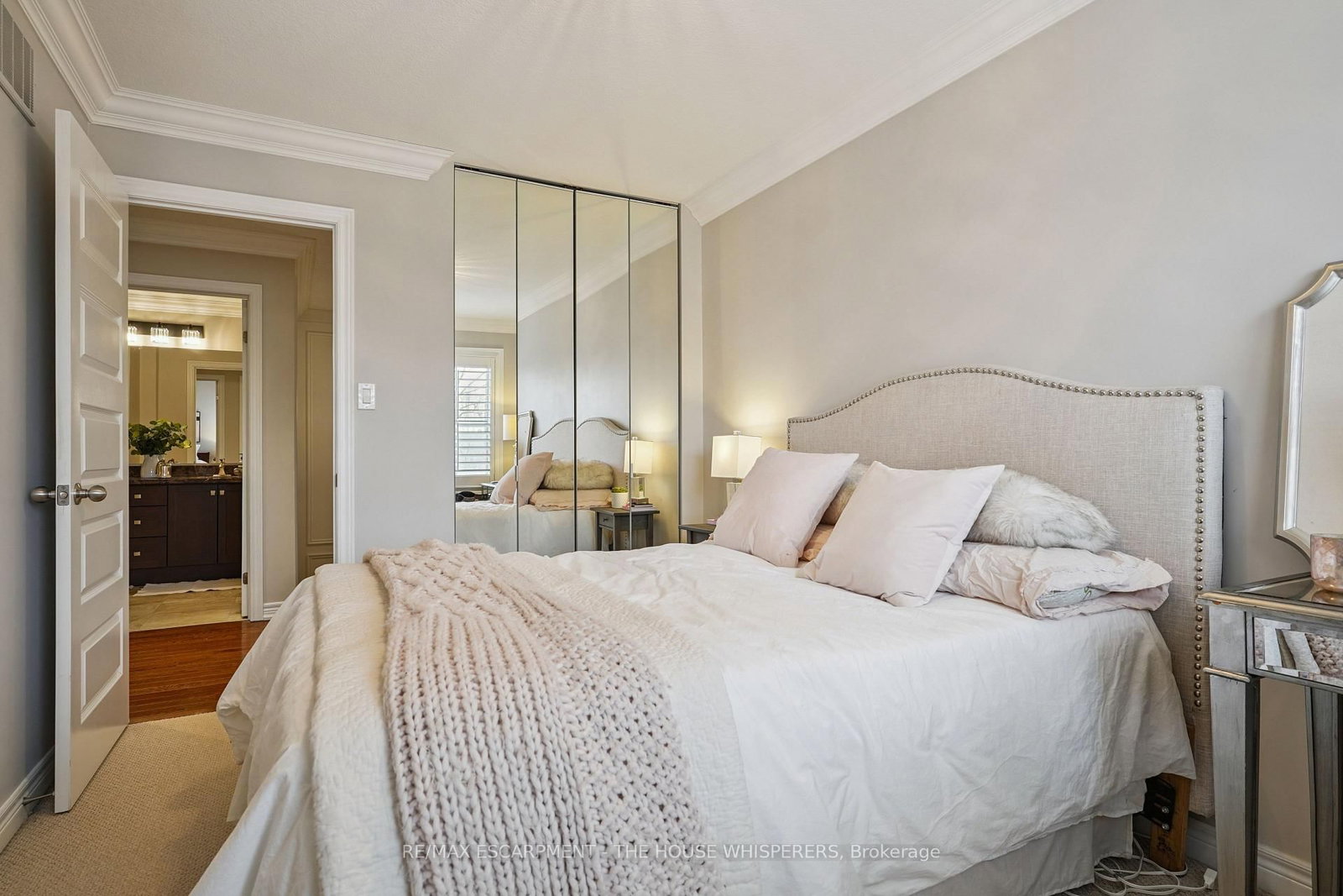 Townhouse for sale at 29-181 Plains Road, Burlington, Ontario, L7T 0B1 - Bayview - MLS: W12899486