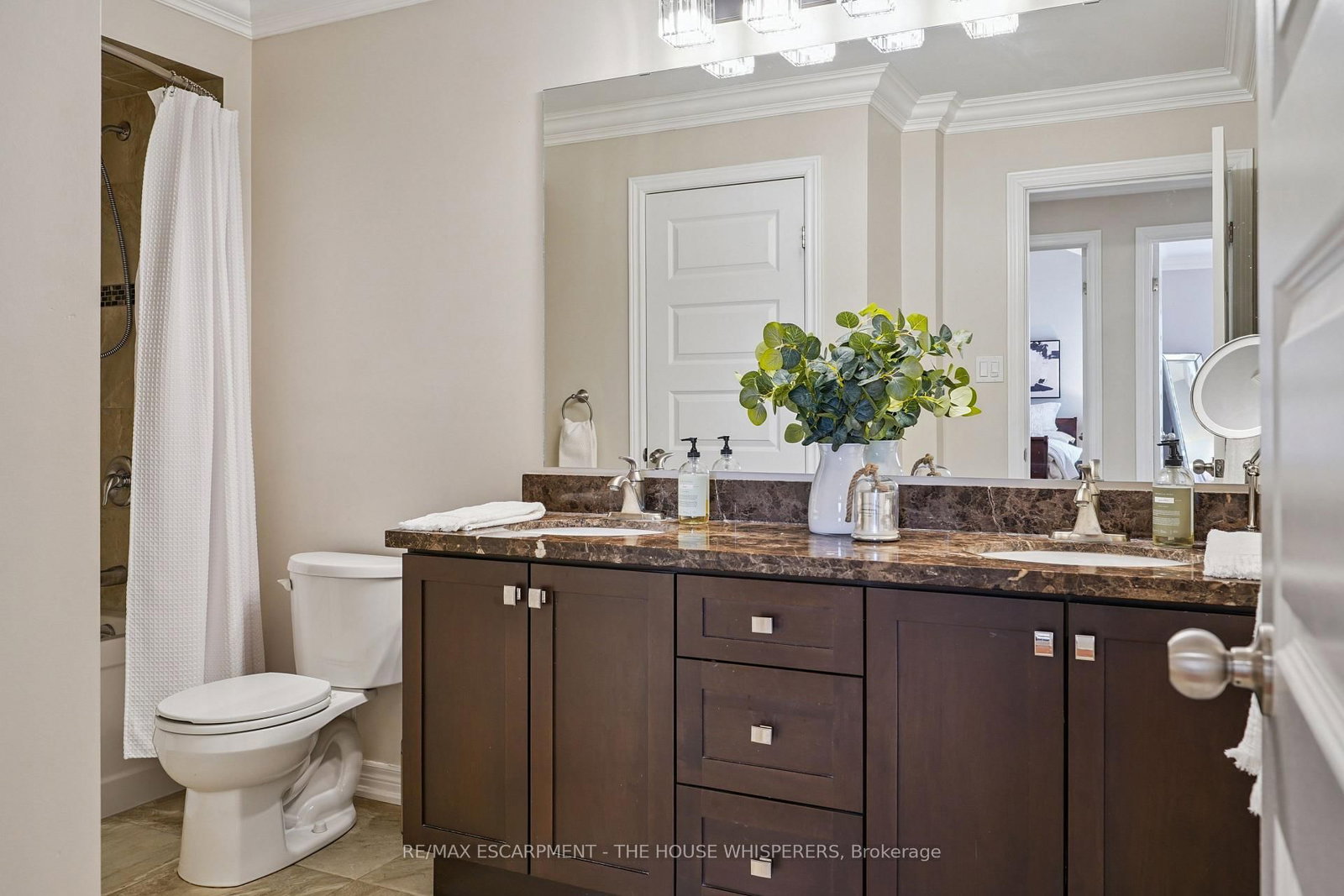 Townhouse for sale at 29-181 Plains Road, Burlington, Ontario, L7T 0B1 - Bayview - MLS: W12899486