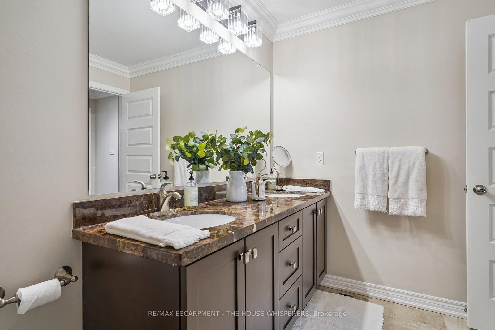 Townhouse for sale at 29-181 Plains Road, Burlington, Ontario, L7T 0B1 - Bayview - MLS: W12899486