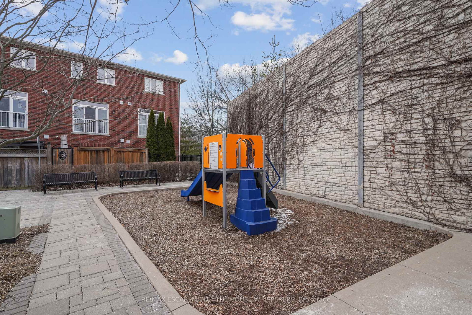 Townhouse for sale at 29-181 Plains Road, Burlington, Ontario, L7T 0B1 - Bayview - MLS: W12899486