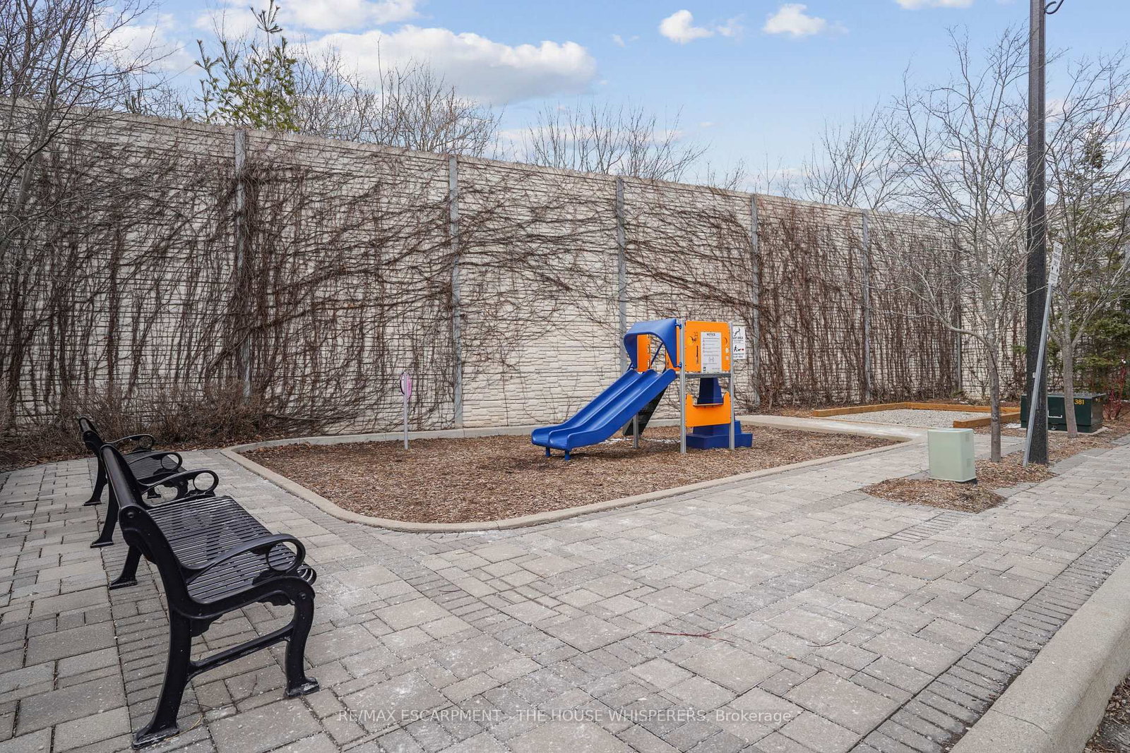 Townhouse for sale at 29-181 Plains Road, Burlington, Ontario, L7T 0B1 - Bayview - MLS: W12899486