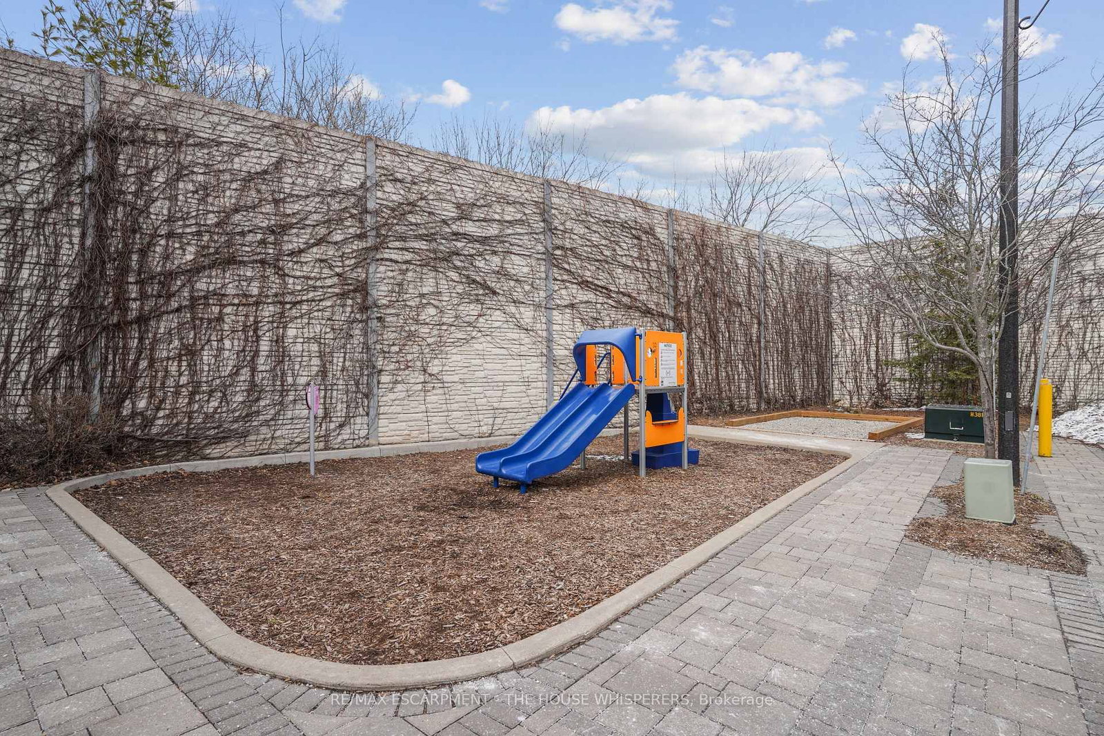 Townhouse for sale at 29-181 Plains Road, Burlington, Ontario, L7T 0B1 - Bayview - MLS: W12899486