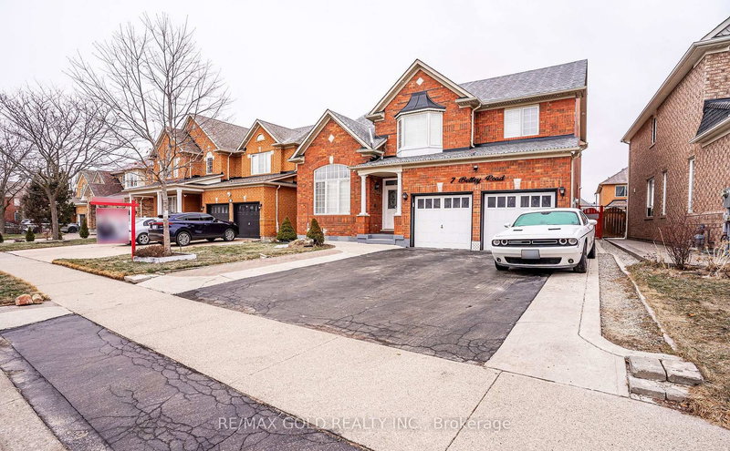 7 Bettey Rd, Brampton, L6P 1S9 | Image 2