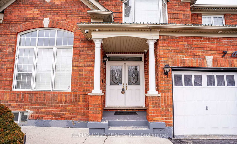 7 Bettey Rd, Brampton, L6P 1S9 | Image 3