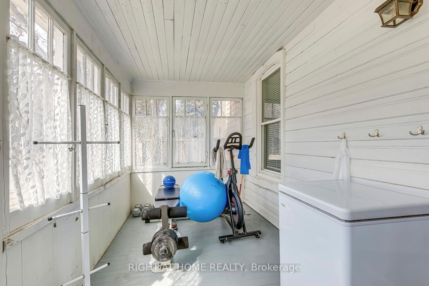 Detached House for sale at 24 Mill Street, Brampton, Ontario, L6X 1S6 - Downtown Brampton - MLS: W12899656