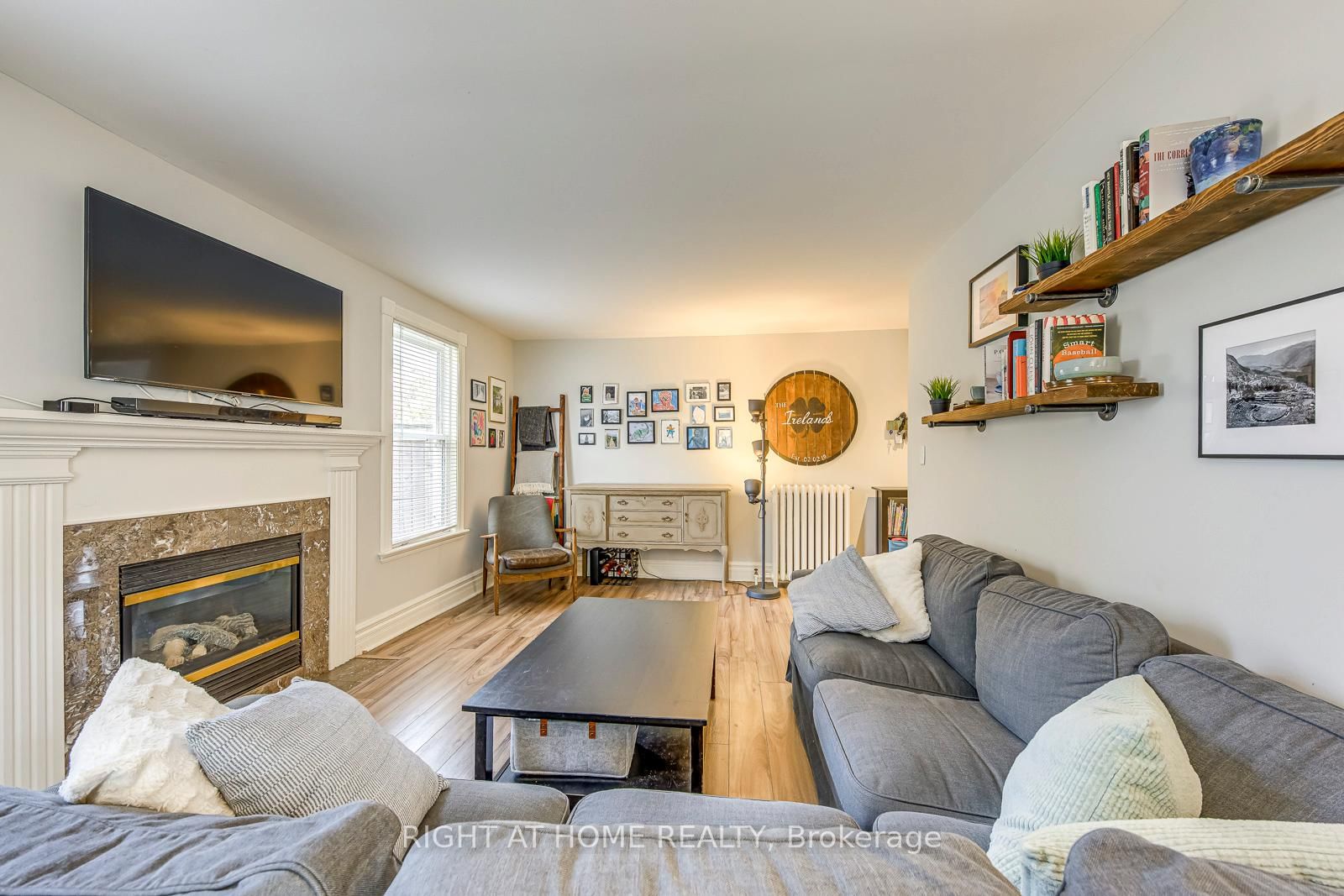 Detached House for sale at 24 Mill Street, Brampton, Ontario, L6X 1S6 - Downtown Brampton - MLS: W12899656