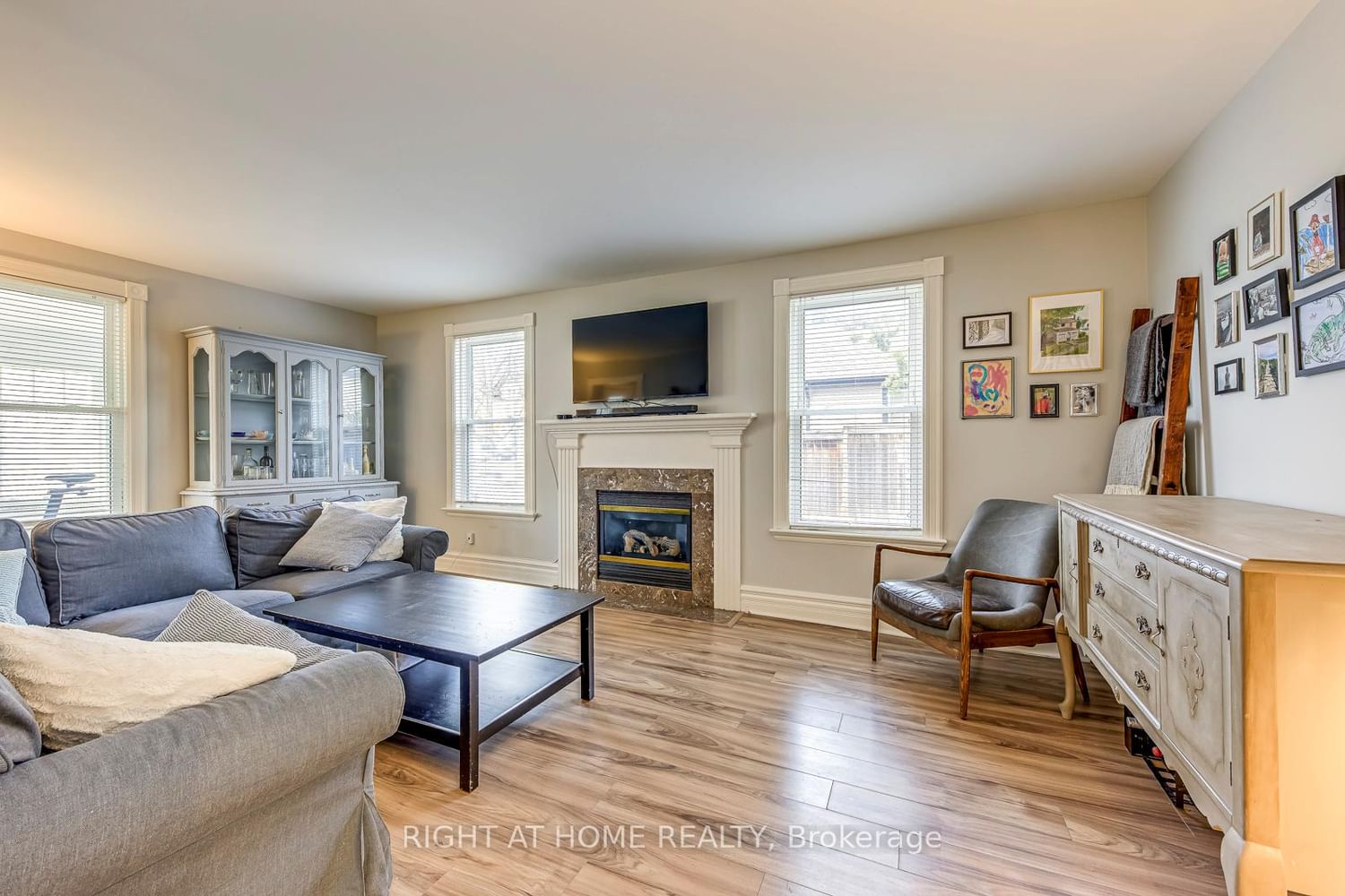 Detached House for sale at 24 Mill Street, Brampton, Ontario, L6X 1S6 - Downtown Brampton - MLS: W12899656