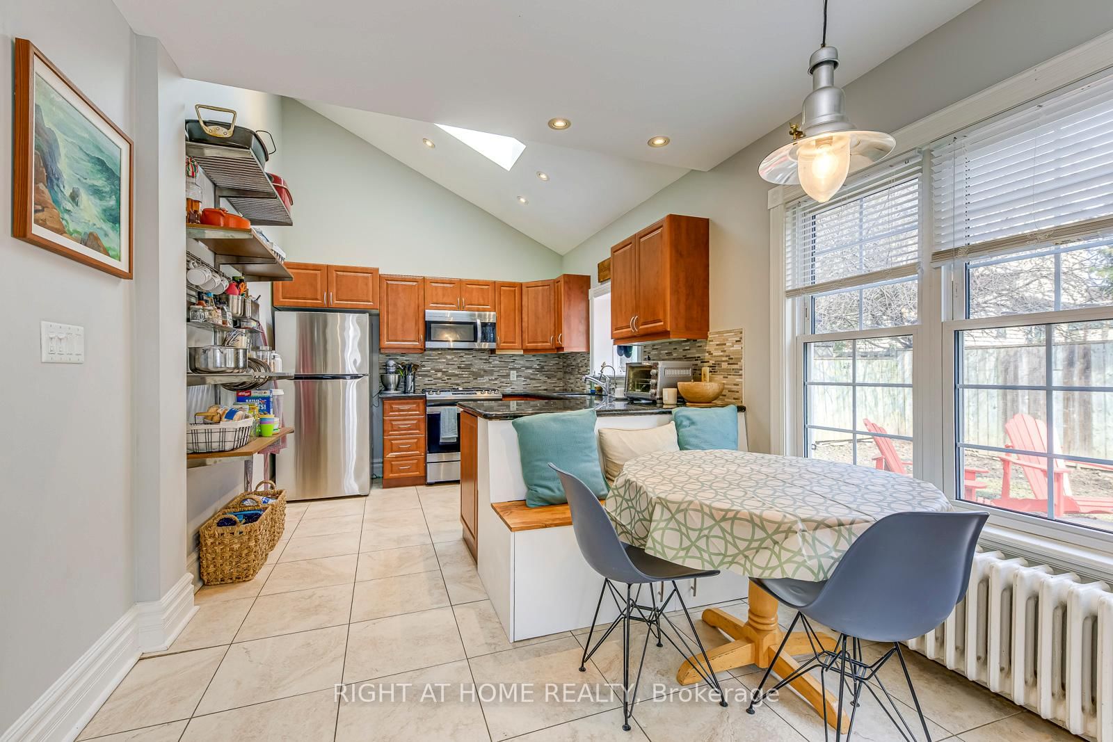 Detached House for sale at 24 Mill Street, Brampton, Ontario, L6X 1S6 - Downtown Brampton - MLS: W12899656