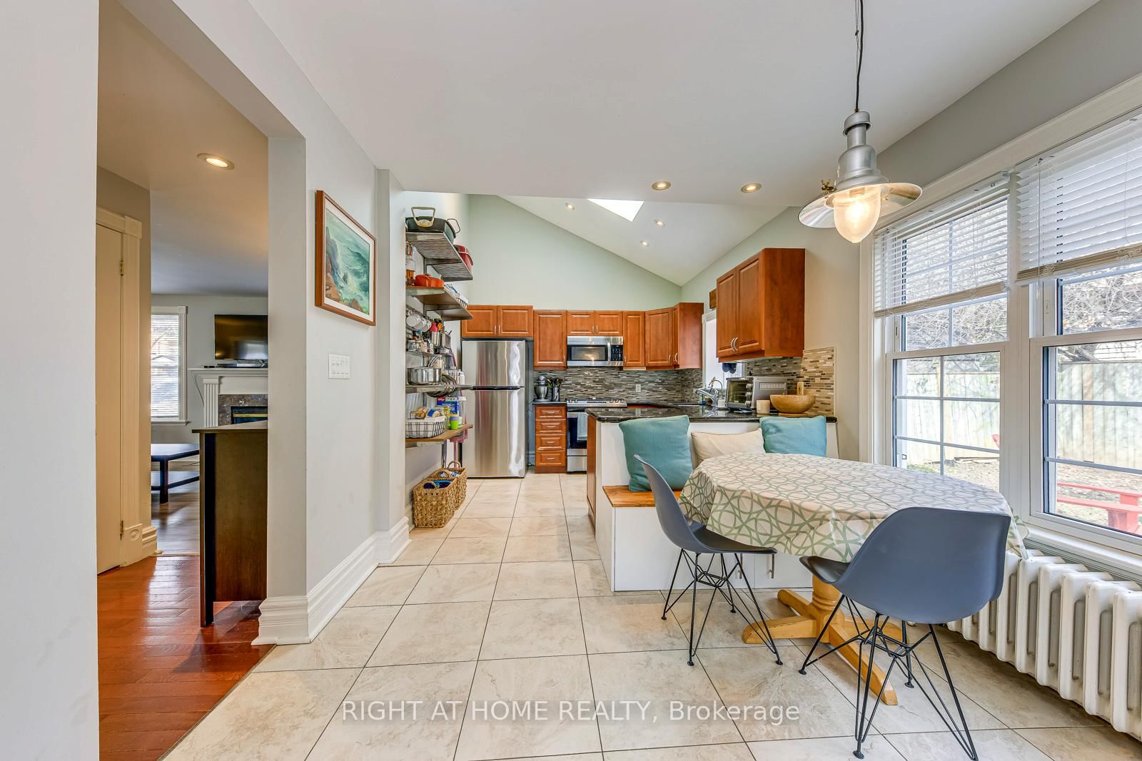 Detached House for sale at 24 Mill Street, Brampton, Ontario, L6X 1S6 - Downtown Brampton - MLS: W12899656