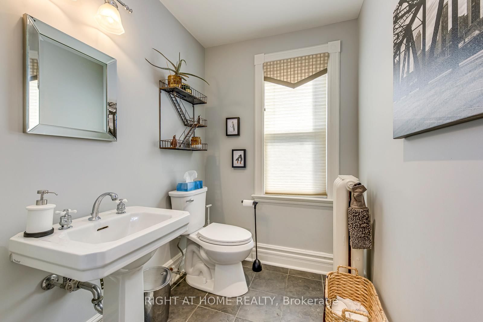 Detached House for sale at 24 Mill Street, Brampton, Ontario, L6X 1S6 - Downtown Brampton - MLS: W12899656