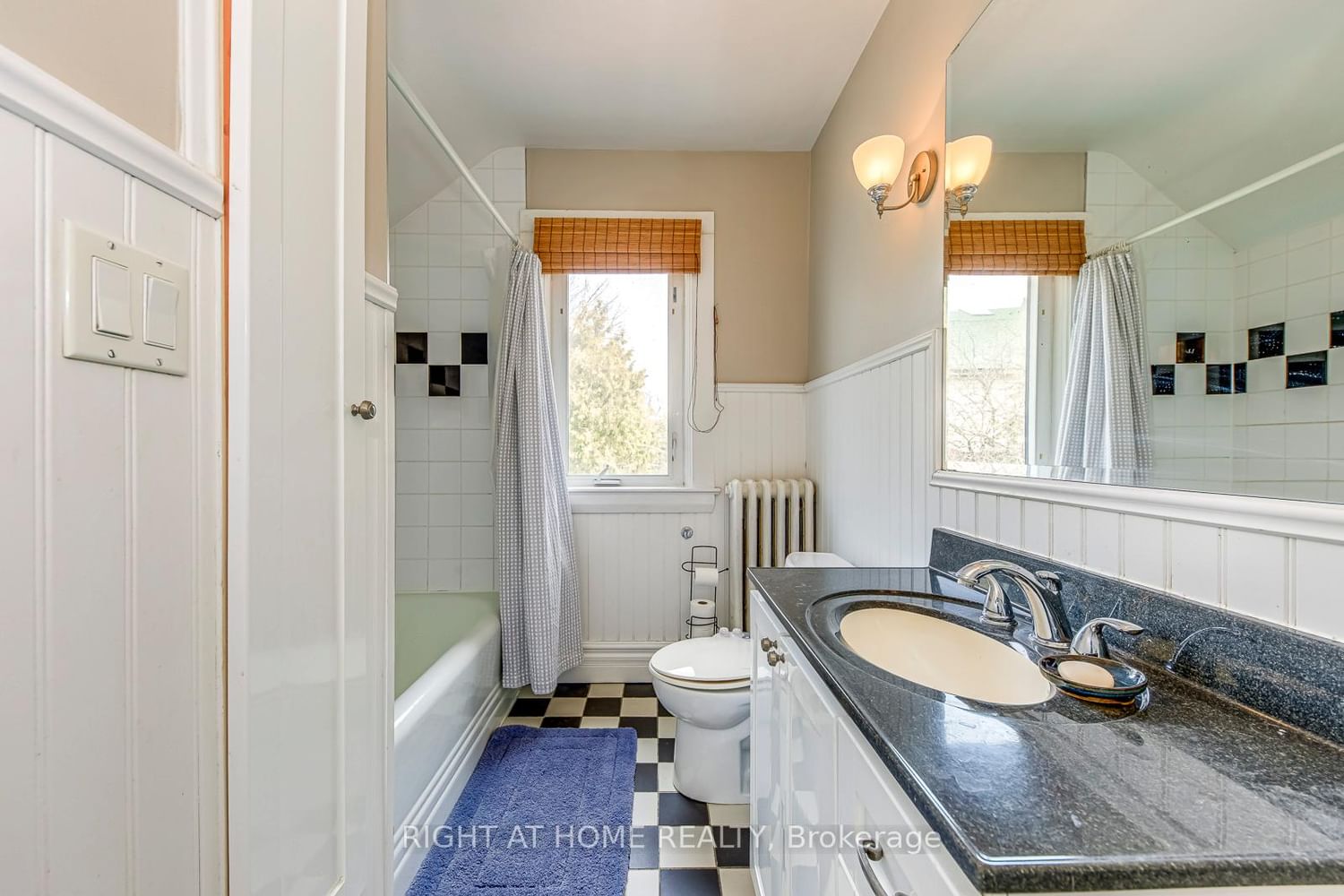 Detached House for sale at 24 Mill Street, Brampton, Ontario, L6X 1S6 - Downtown Brampton - MLS: W12899656