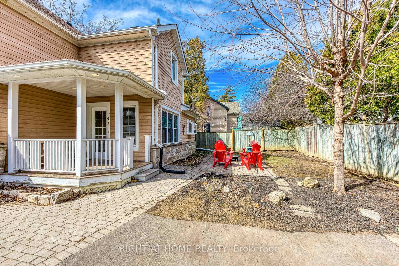 Detached House for sale at 24 Mill Street, Brampton, Ontario, L6X 1S6 - Downtown Brampton - MLS: W12899656