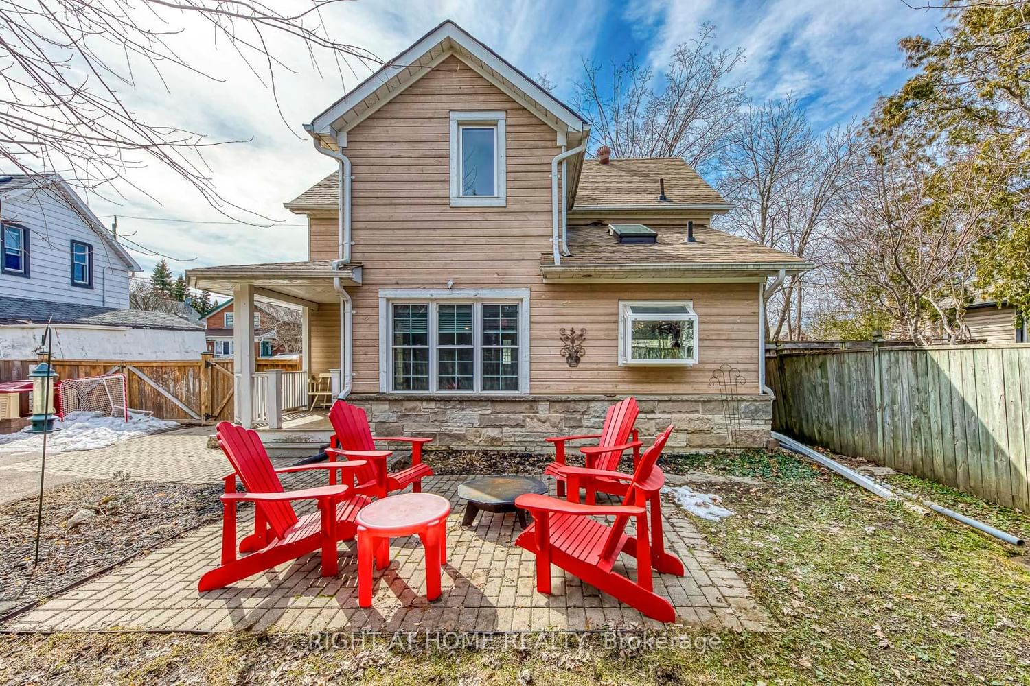 Detached House for sale at 24 Mill Street, Brampton, Ontario, L6X 1S6 - Downtown Brampton - MLS: W12899656