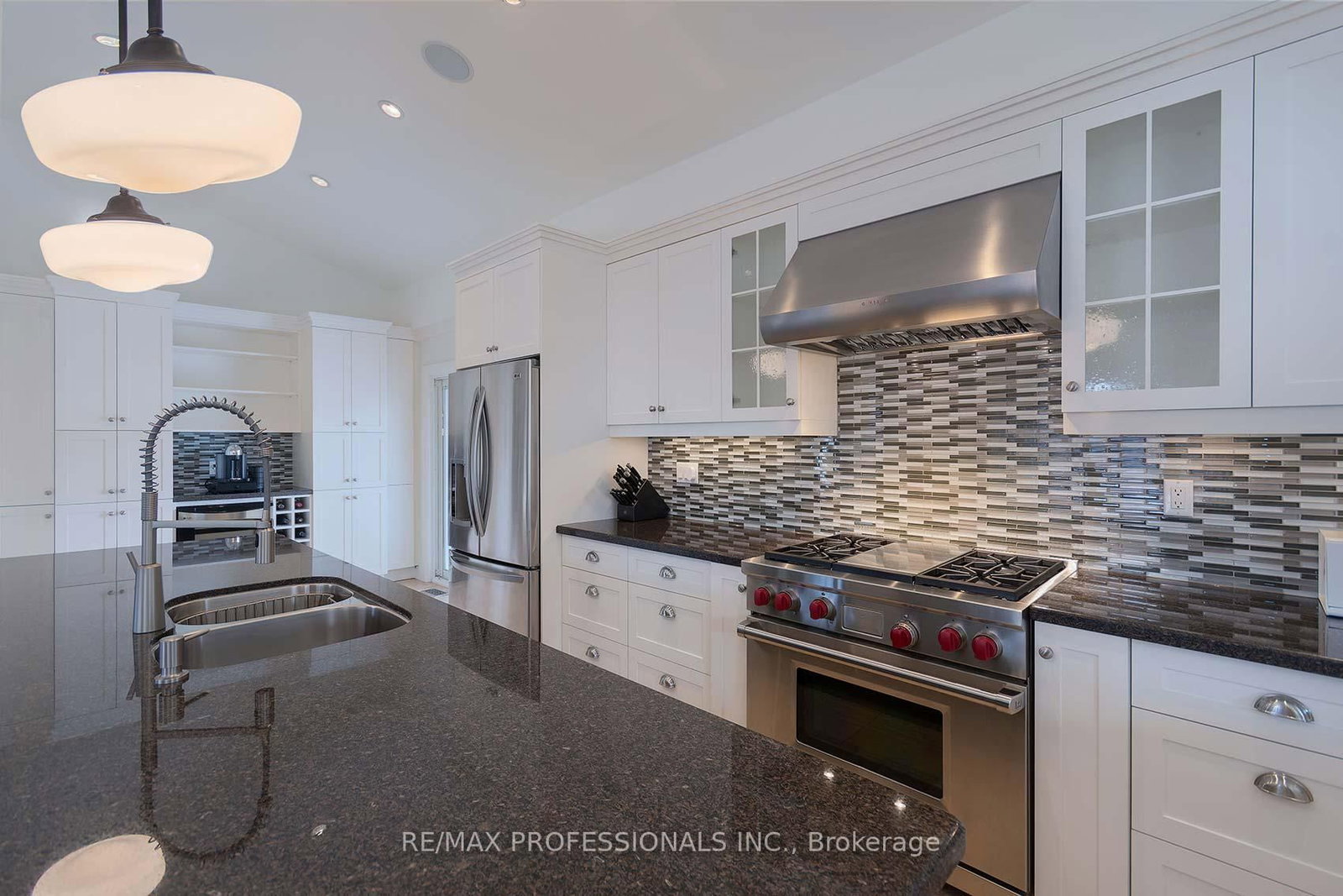 Detached House for sale at 321 Wendy Lane, Oakville, Ontario, L6L 4P9 - West - MLS: W12899956