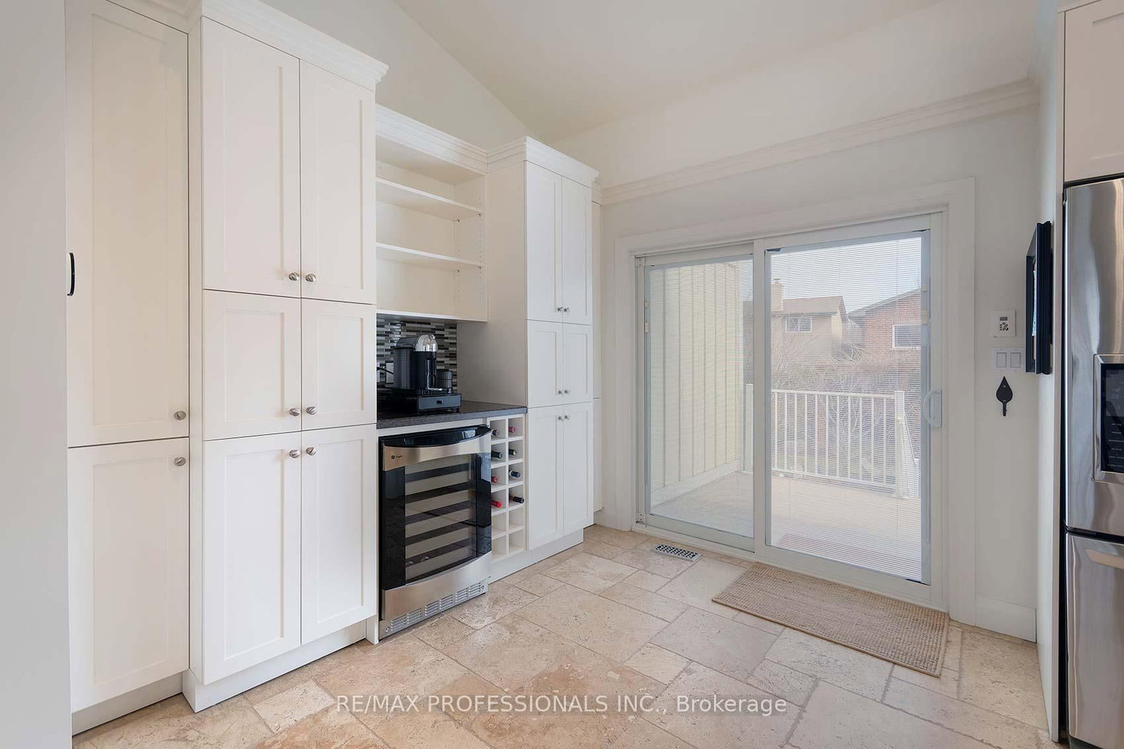 Detached House for sale at 321 Wendy Lane, Oakville, Ontario, L6L 4P9 - West - MLS: W12899956