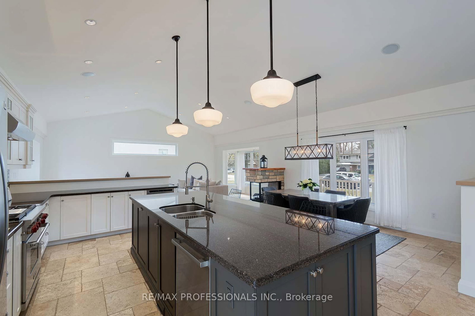 Detached House for sale at 321 Wendy Lane, Oakville, Ontario, L6L 4P9 - West - MLS: W12899956