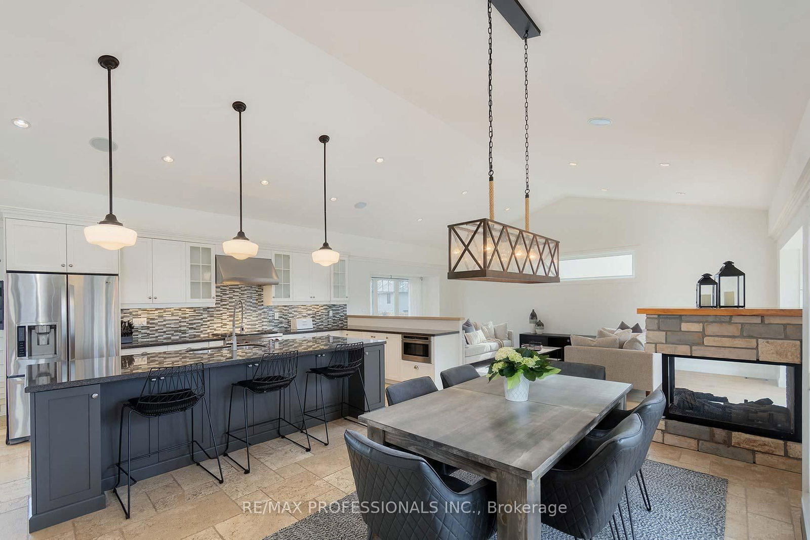 Detached House for sale at 321 Wendy Lane, Oakville, Ontario, L6L 4P9 - West - MLS: W12899956