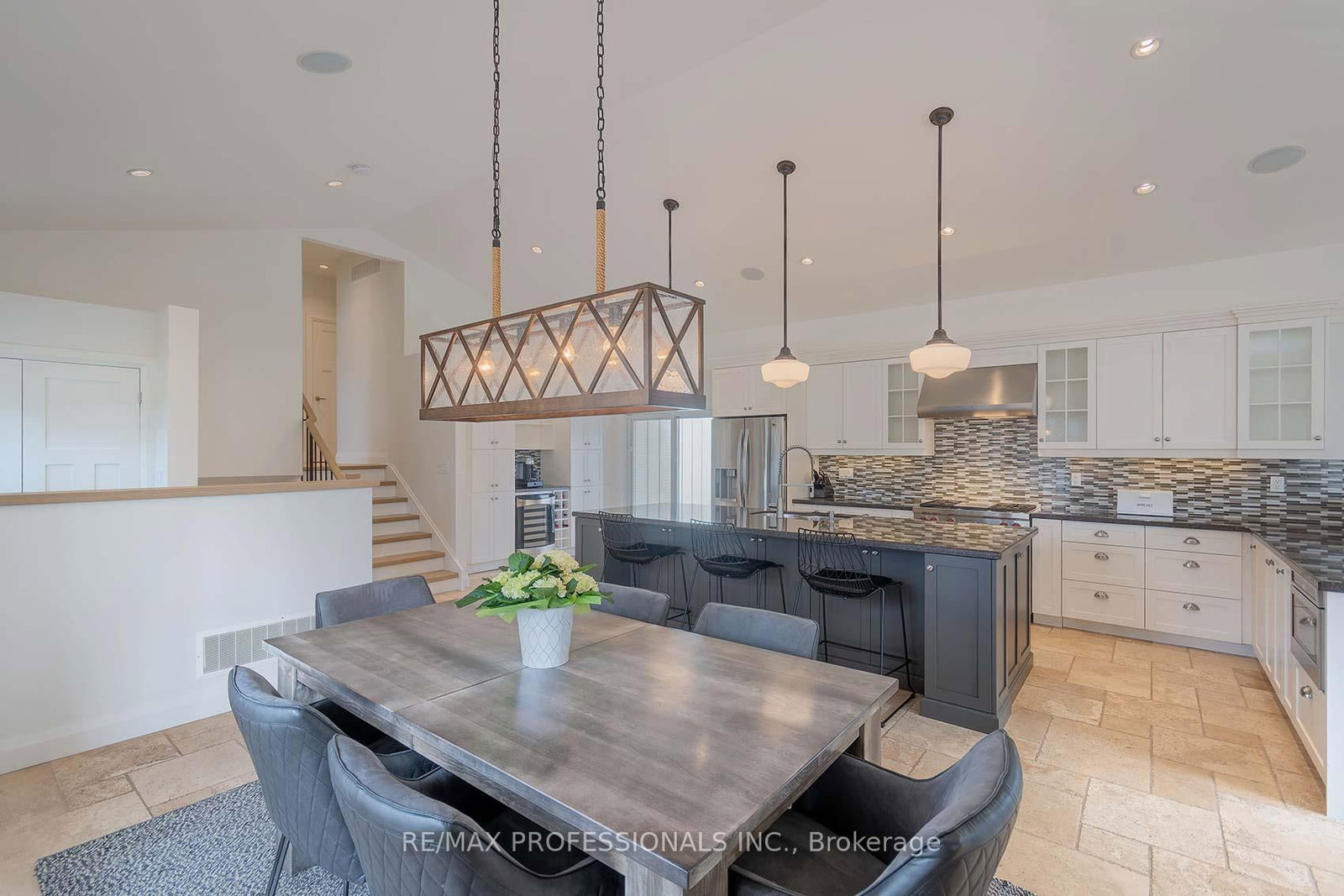 Detached House for sale at 321 Wendy Lane, Oakville, Ontario, L6L 4P9 - West - MLS: W12899956