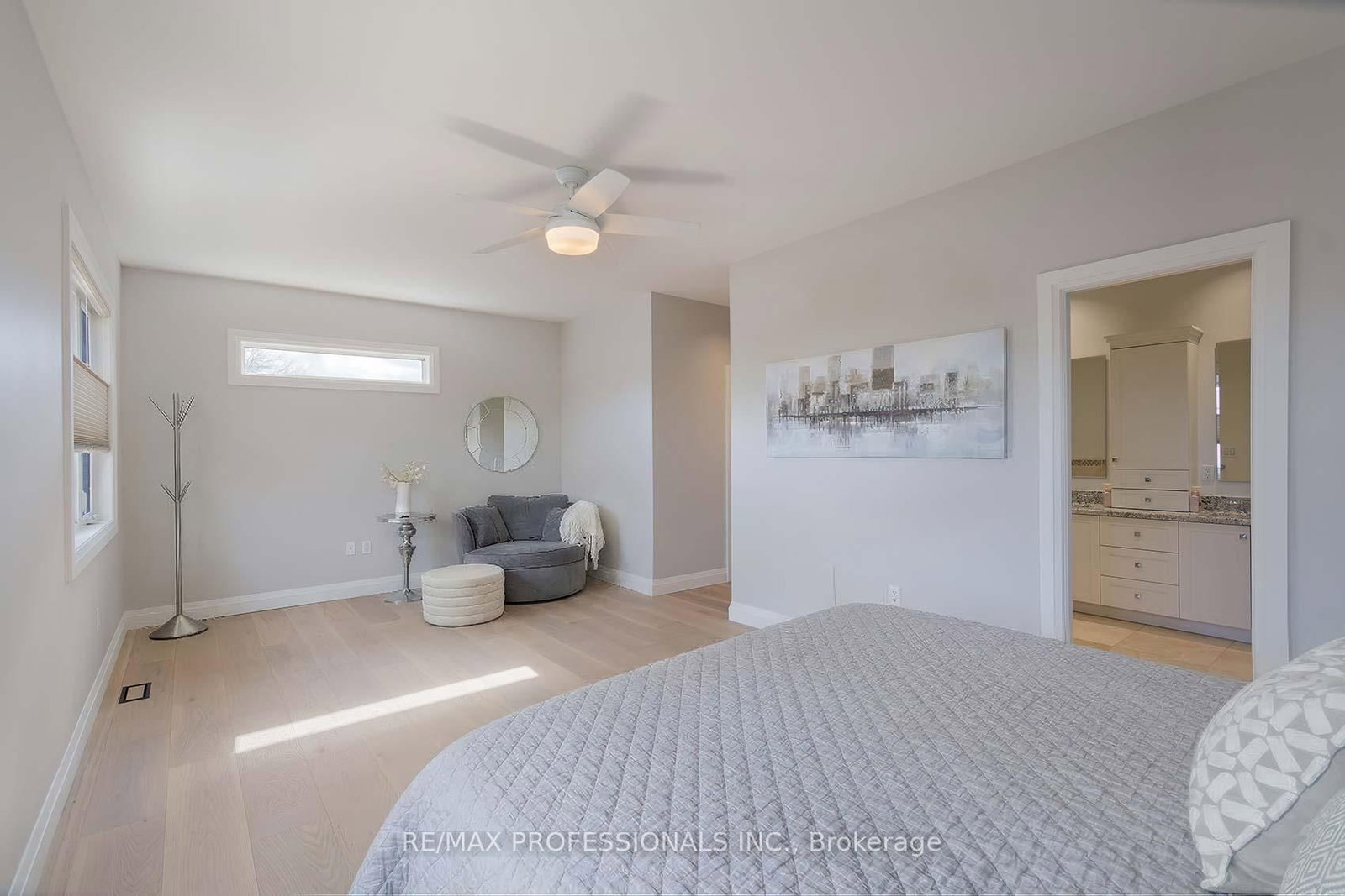 Detached House for sale at 321 Wendy Lane, Oakville, Ontario, L6L 4P9 - West - MLS: W12899956