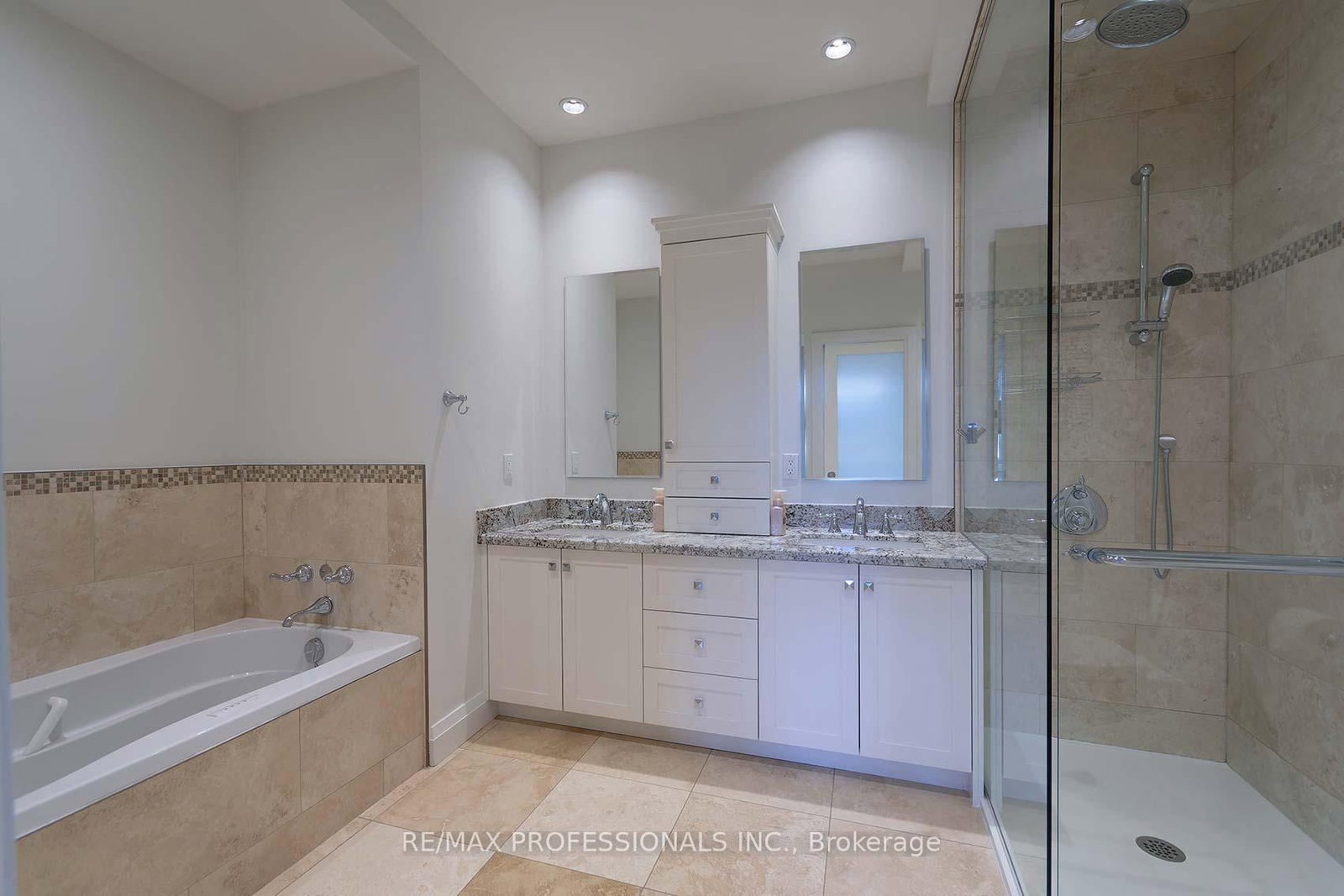 Detached House for sale at 321 Wendy Lane, Oakville, Ontario, L6L 4P9 - West - MLS: W12899956