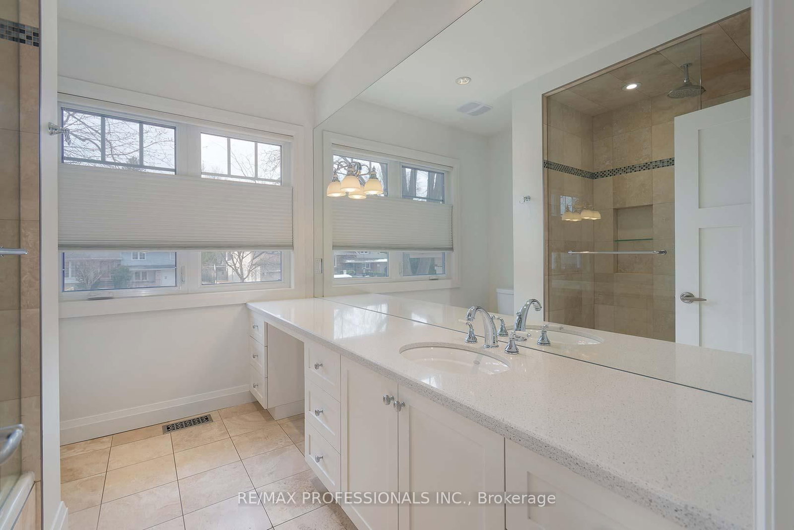 Detached House for sale at 321 Wendy Lane, Oakville, Ontario, L6L 4P9 - West - MLS: W12899956