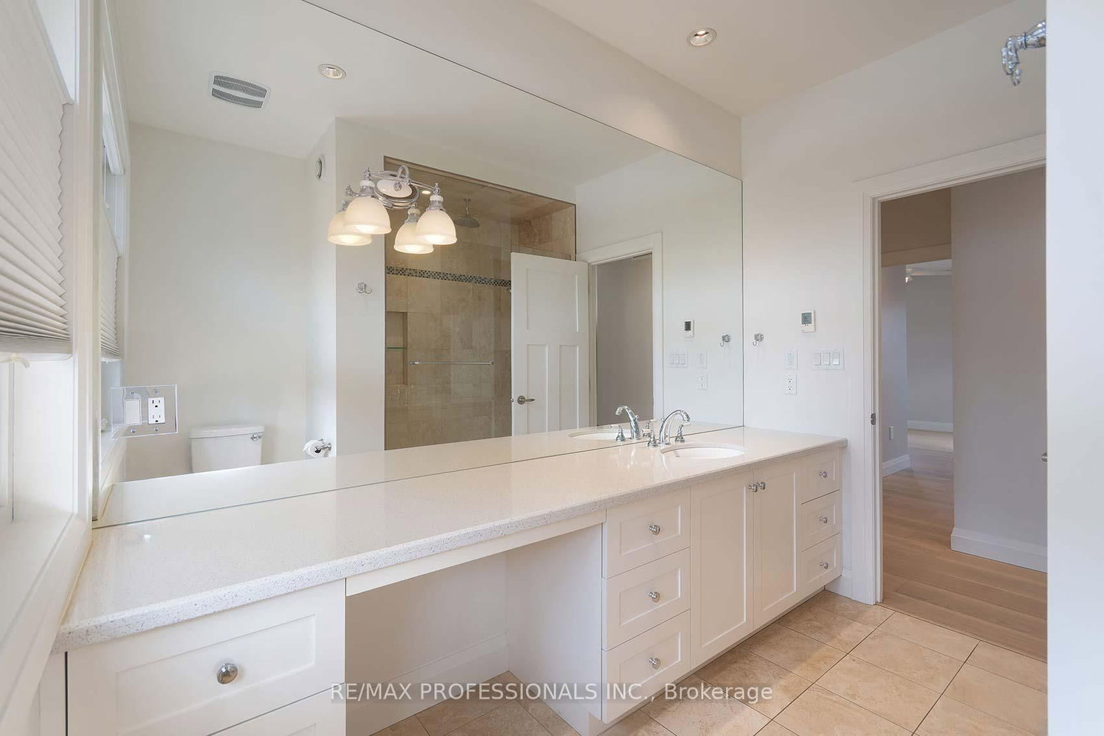 Detached House for sale at 321 Wendy Lane, Oakville, Ontario, L6L 4P9 - West - MLS: W12899956