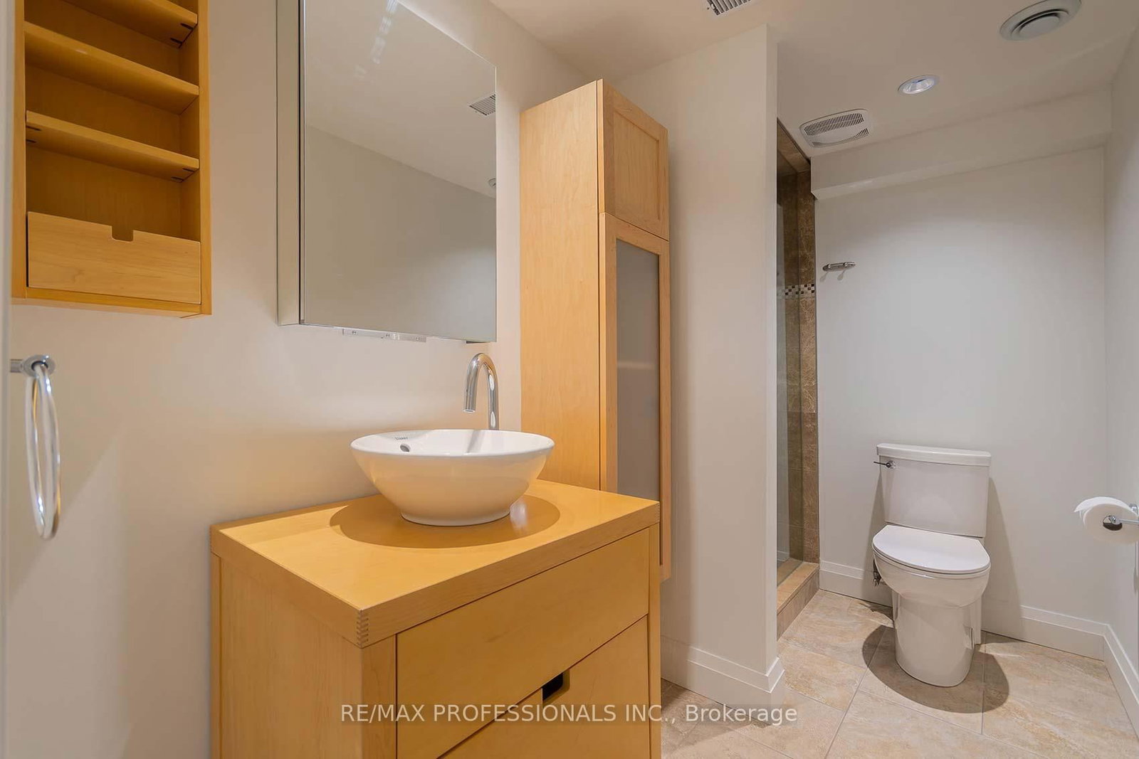 Detached House for sale at 321 Wendy Lane, Oakville, Ontario, L6L 4P9 - West - MLS: W12899956